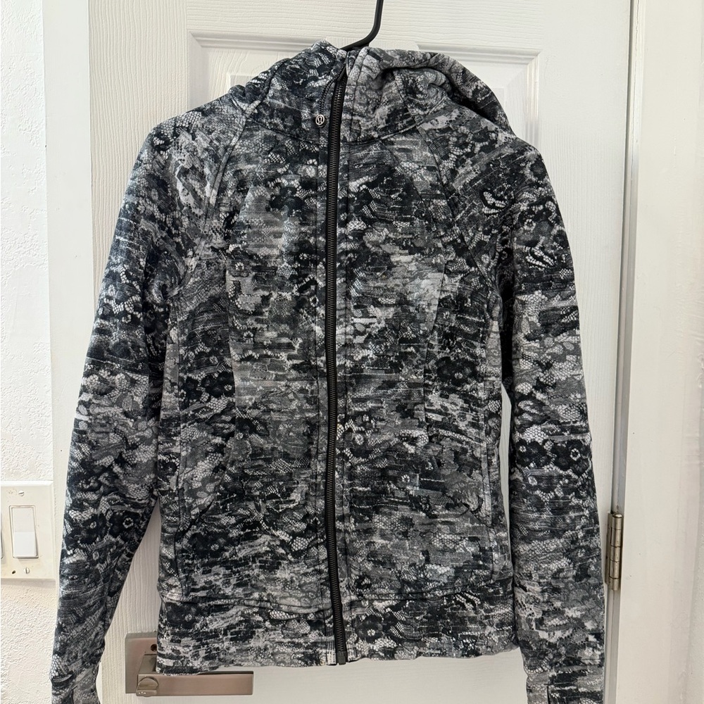 Lululemon Scuba Hoodie in black and white Masked Lace Starlight print